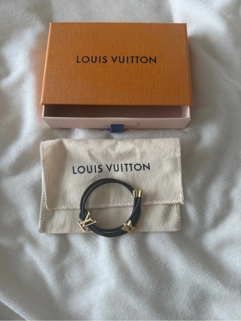 Louis Vuitton Leather and Gold Tone Metal Bloom Wrap Bracelet M8142Z